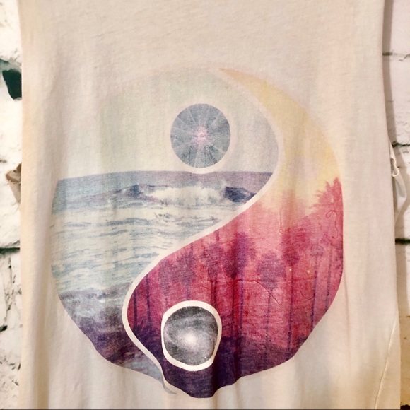 Brandy Melville | Ying Yang Scenic Graphic Top - Picture 2 of 6